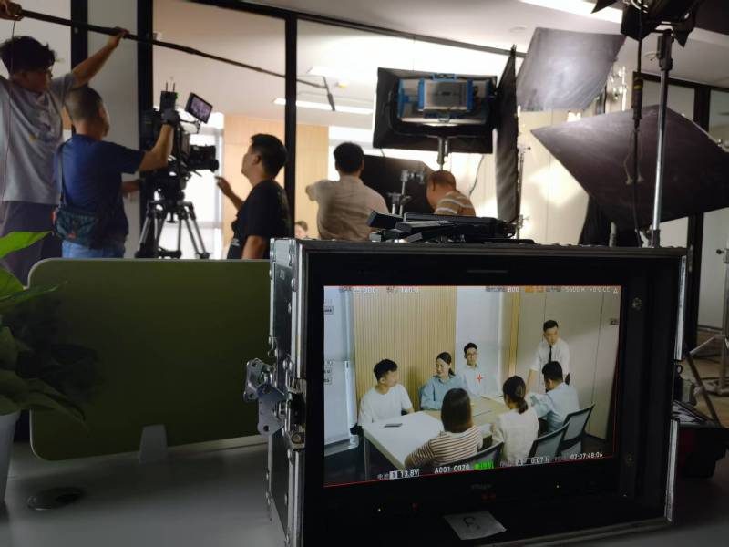 修武县TVC拍摄公司：科技产品视觉化大师，诠释未来感与功能美学