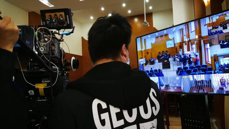 AI生成VS人工创意——修武县广告片拍摄公司的技术浪漫主义实践